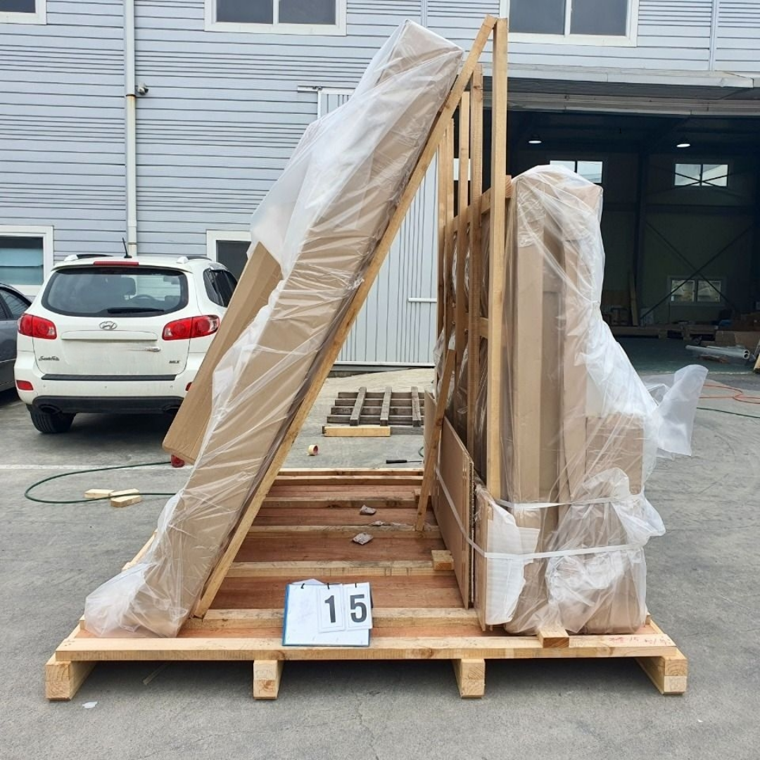 <div style="text-align: left;">    <h2 style="font-size: 20px; margin: 0;">특수 포장</h2>    <p style="font-size: 16px; color: #999; margin: 8px 0;">제품 형태별 맞춤형 포장 솔루션</p>    <p style="font-size: 16px; color: #999; margin: 8px 0;">특수 화물 전용 운송 시스템</p> </div>