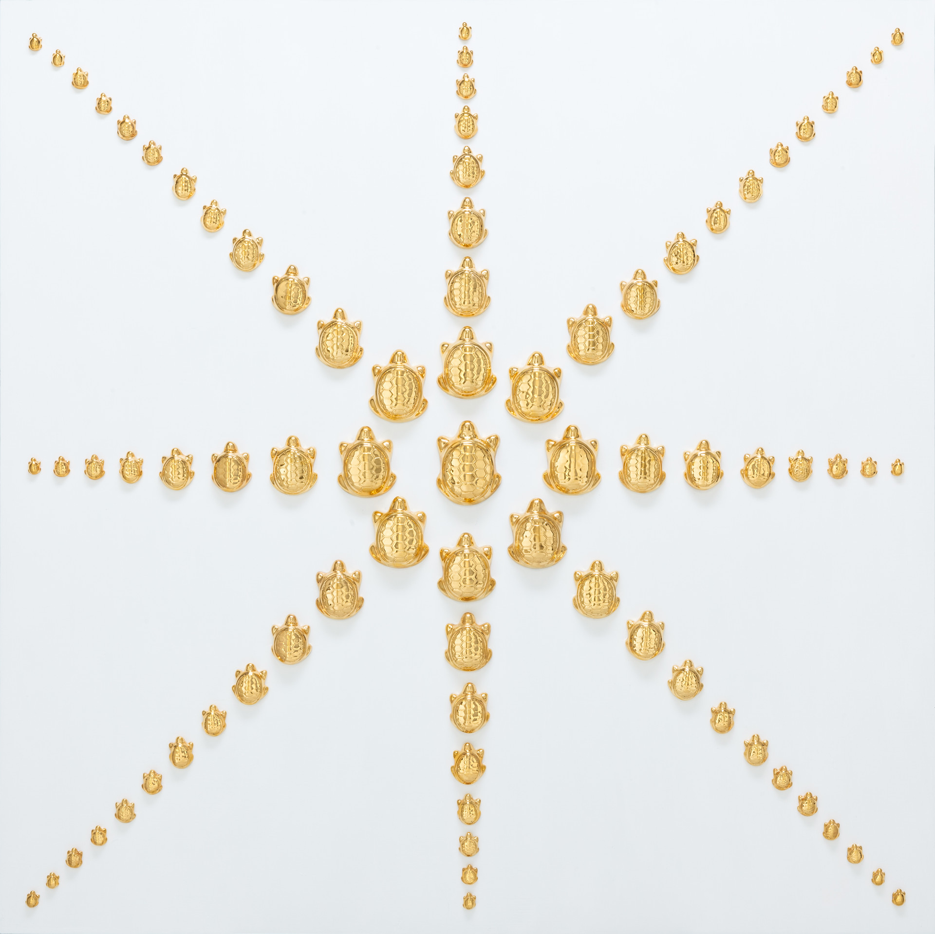 선샤인 _ Sunshine. ceramic, 24k gold on wood. 100x100cm