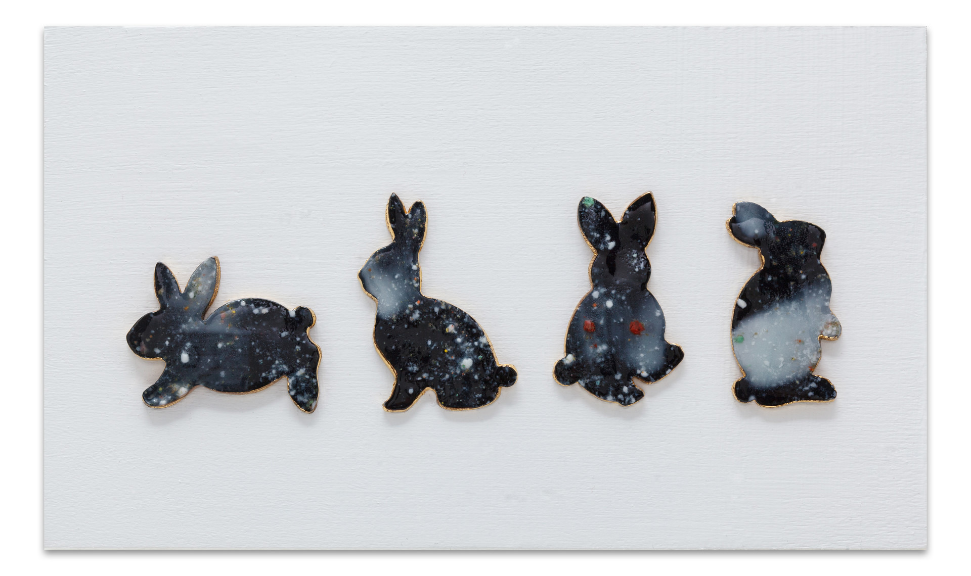 우주별 흑토끼 _ Black gold rabbit. ceramic , 24k gold on wood. 20x12cm