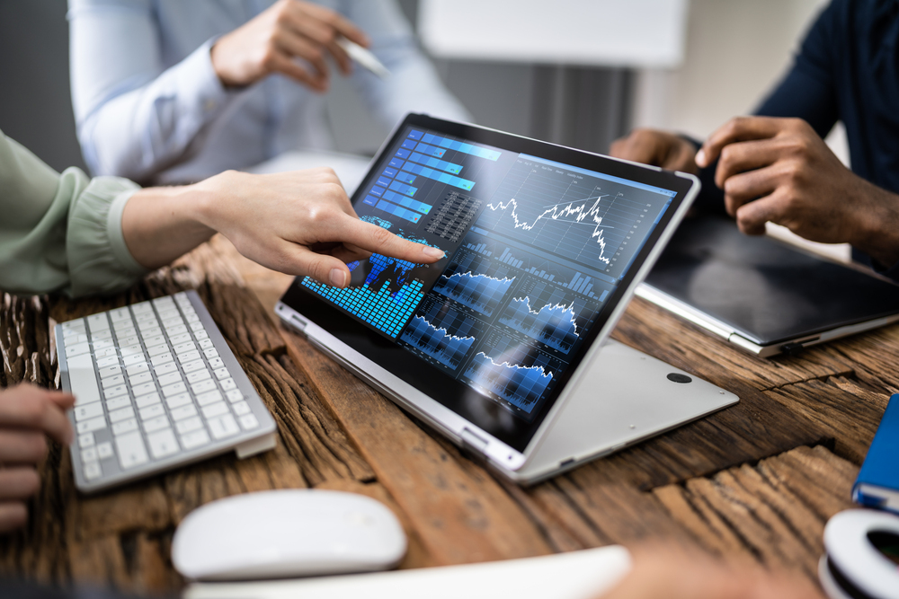 <span>MARKETING<br><br>→</span>
