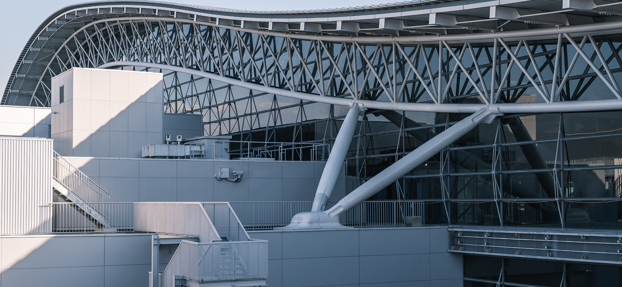 <br><p style="font-size:20px; text-align: left;font-weight:800">공항</p> <p style="font-size: 16px; text-align: left;">공항에서는 디스플레이를 통해 목적지(게이트)를 설정하면, 자율주행 모빌리티가 <br> 승객을 안전하고 편리하게 목적지까지 안내합니다. 또한, 무거운 캐리어나 짐을 실어 대신 운반해주는 역할도 합니다.</p>