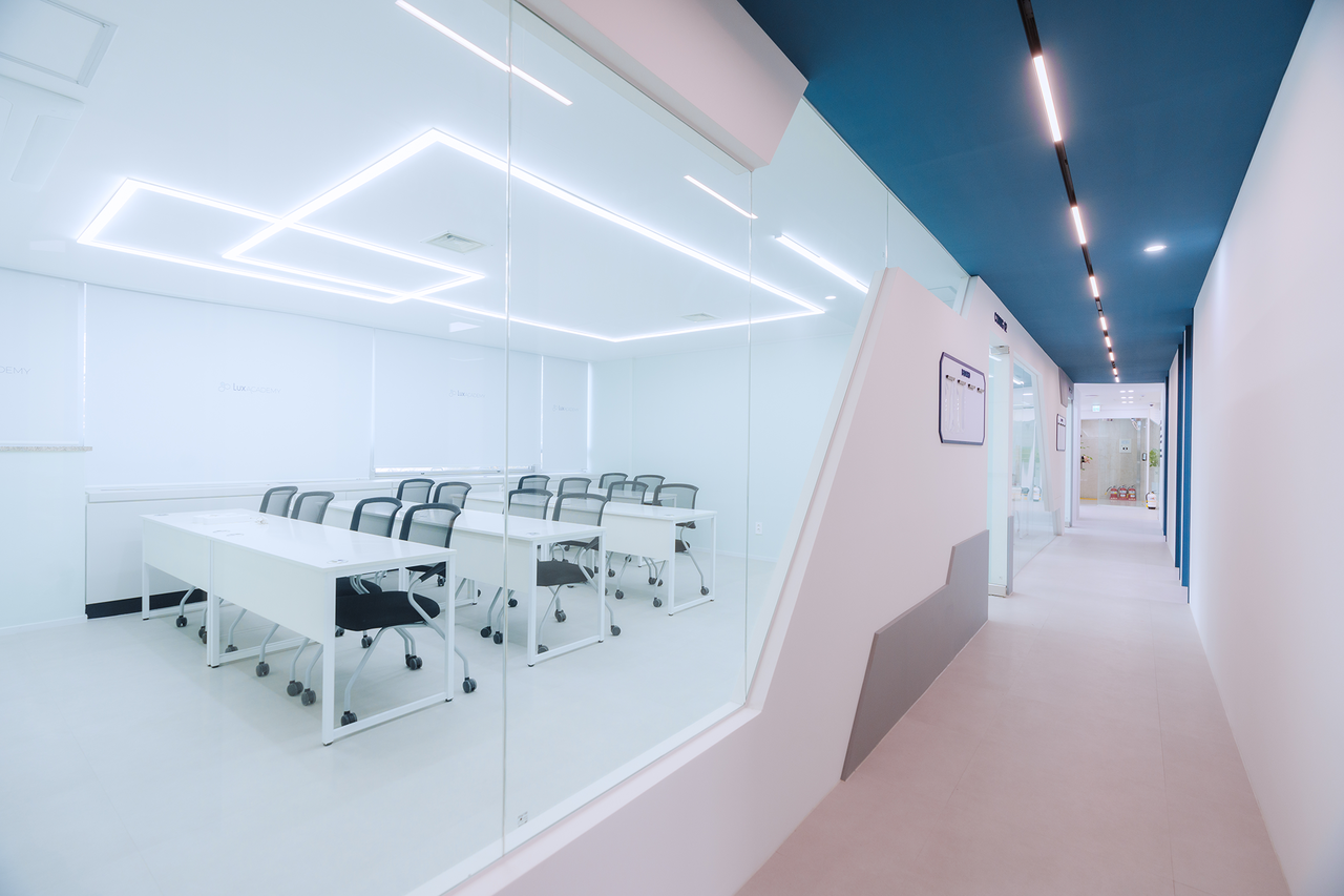 <p style="margin-left:10px;">BRACELET</p><h5 style="margin-left:10px">UP TO 30%</h5>