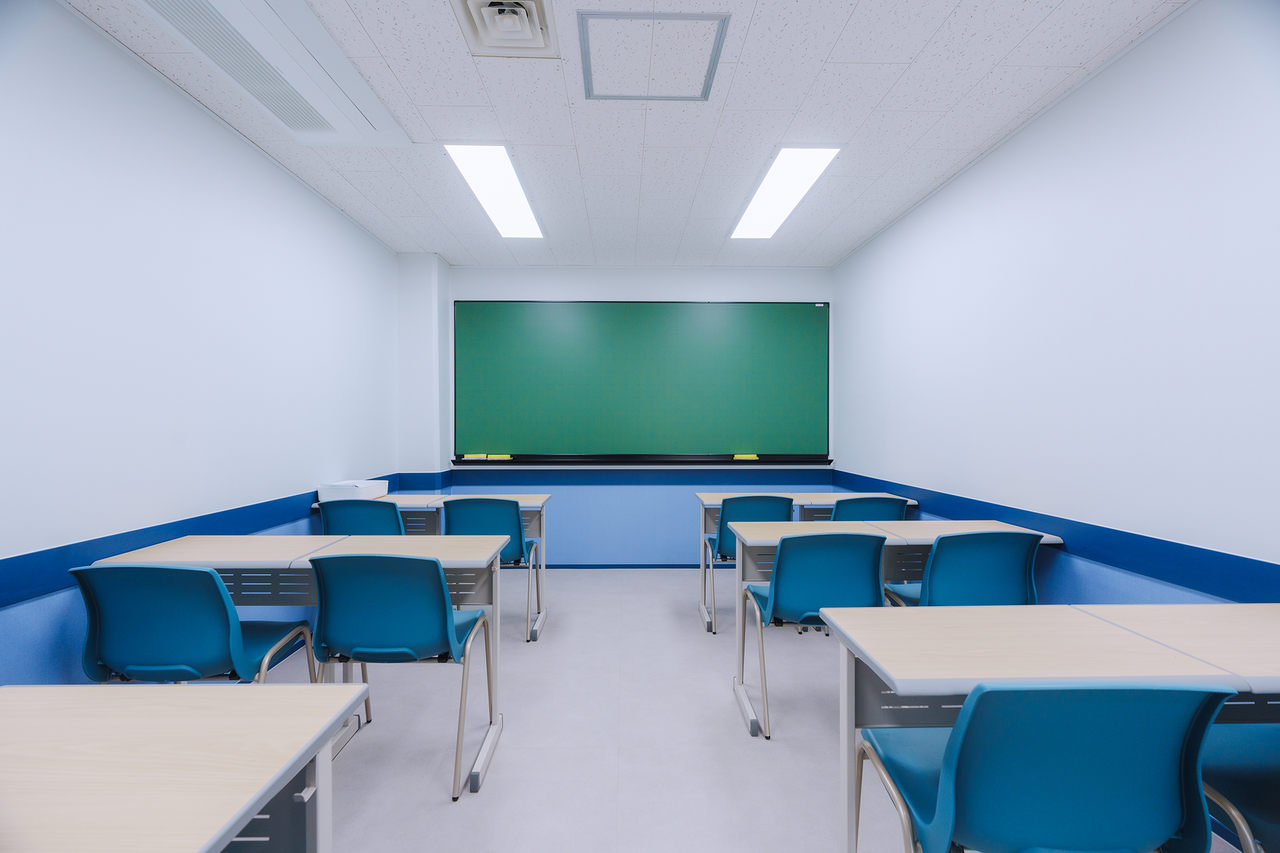 <p style="margin-left:10px;">DROP EARING</p><h5 style="margin-left:10px">UP TO 70%</h5>