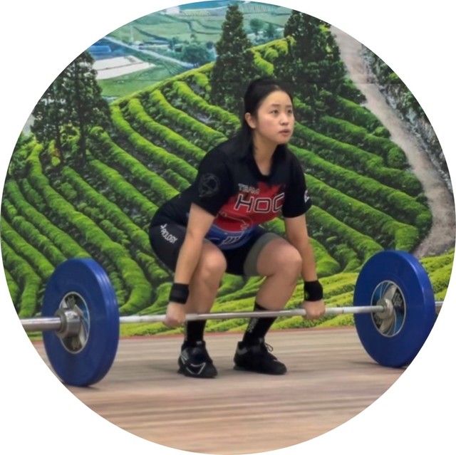 HERROB의 대표, 혜진님은 XBRL 데이터 생산 측면의 문제를 해결하고 데이터 내 Human Error를 쉽게 인지할 수 있는 도구를 개발 중입니다. 경영을 전공한 혜진님은 추상의미표상 (AMR)을 활용한 소비자 리뷰 분석을 했고, 석사 졸업 후 딥러닝 연구 개발자로 근무하다가 창업한 반 스푼 괴짜입니다. 다양한 분야의 스타트업 대표님들과 이야기하는 것을 좋아하는 혜진님은 취미로 '역도'를 합니다. 전신 근육을 활용해 무거운 무게를 들어올렸을 때의 짜릿한 쾌감을 즐깁니다. 역도 대회에 출전할 만큼 짜릿한 취미를 갖고 있는 혜진님과 개발, 운동, 사업에 대한 이야기를 나눠보세요!