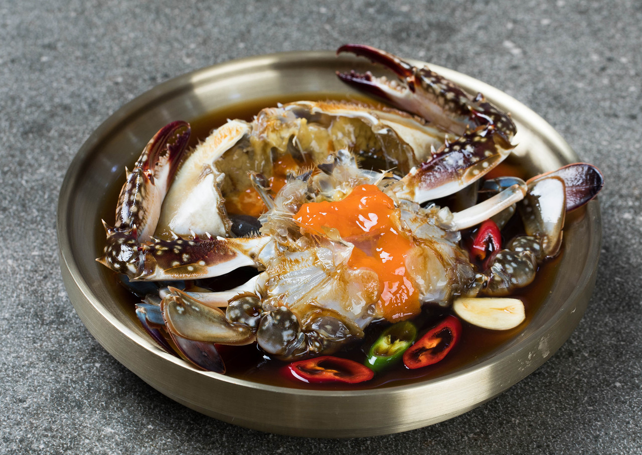 <p style = "margin-top : 20px; color: #000; text-align: center; font-family: Pretendard; font-size: 24px; font-style: normal; font-weight: 500; line-height: 180%; /* 43.2px */ letter-spacing: -1.2px;">해물 어묵탕</p>