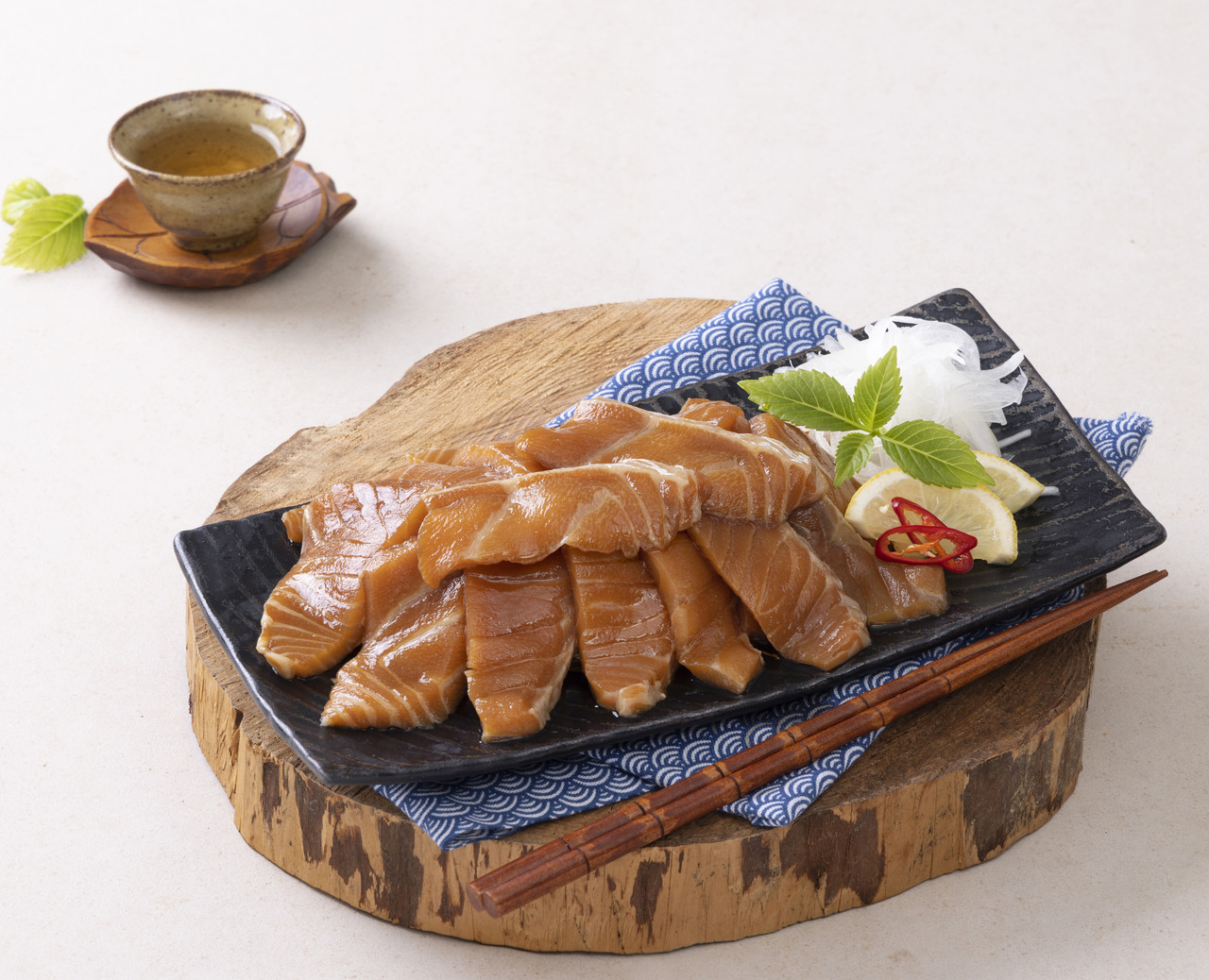 <p style = "margin-top : 20px; color: #000; text-align: center; font-family: Pretendard; font-size: 24px; font-style: normal; font-weight: 500; line-height: 180%; /* 43.2px */ letter-spacing: -1.2px;">해물 어묵탕</p>