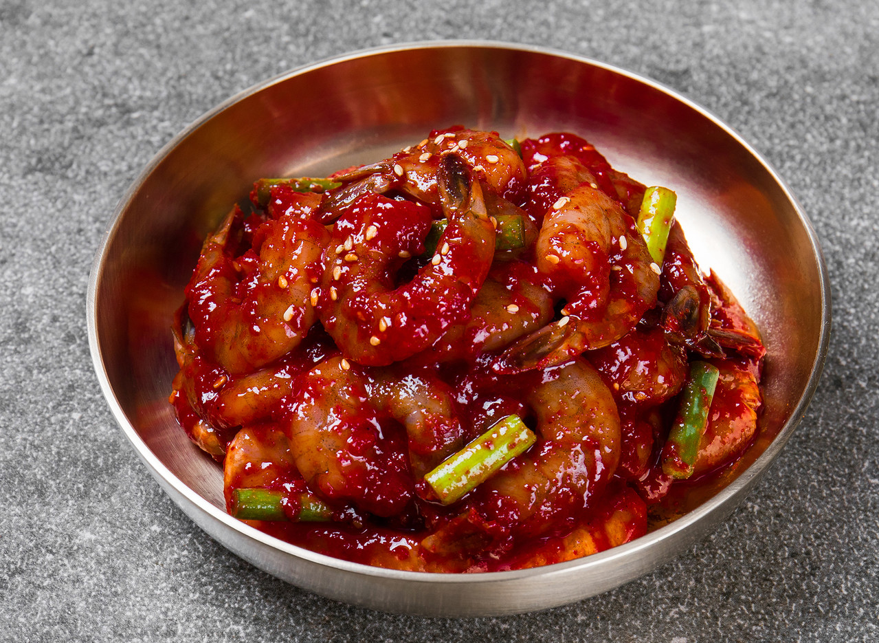 <p style = "margin-top : 20px; color: #000; text-align: center; font-family: Pretendard; font-size: 24px; font-style: normal; font-weight: 500; line-height: 180%; /* 43.2px */ letter-spacing: -1.2px;">해물 어묵탕</p>