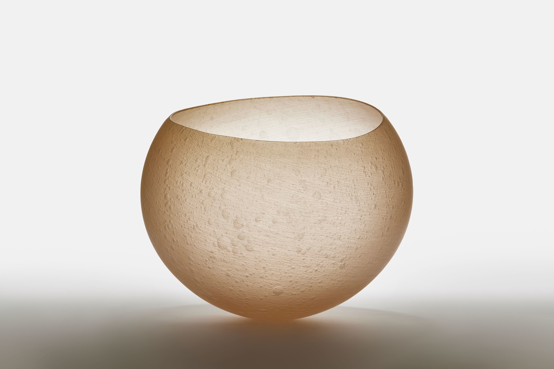 An illuminated sky / Glass / Blown, sandblasted and acid polished / w500 d500 h380 (mm) / 2024