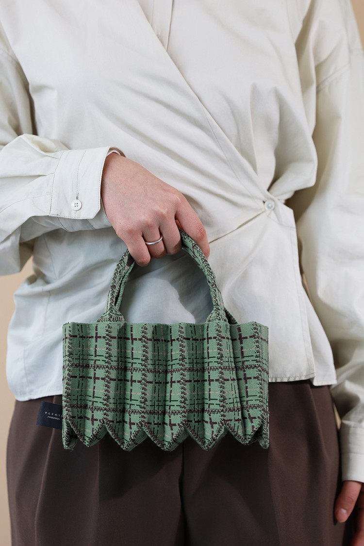PLEATS MAMA 正規品関税込み TWEED MINI TOTE BAG TWEED MINI TOTE BAG STONE GREY : PLEATSMAMA: Sustainable