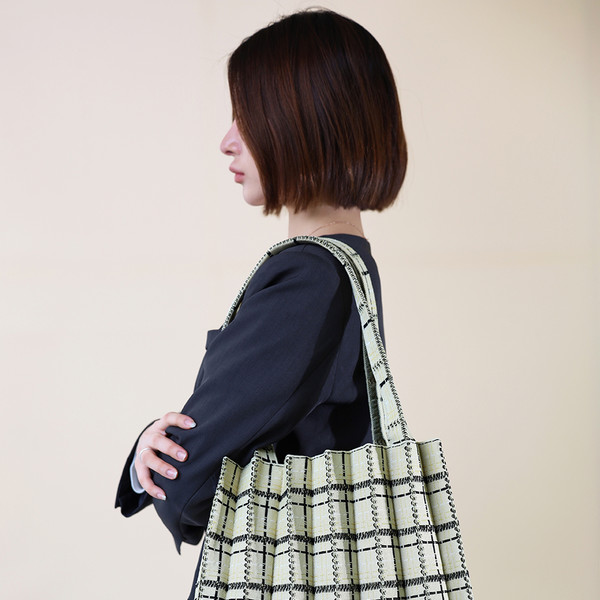 TWEED SHOPPER BAG PALE PINK : PLEATSMAMA: Sustainable Knit