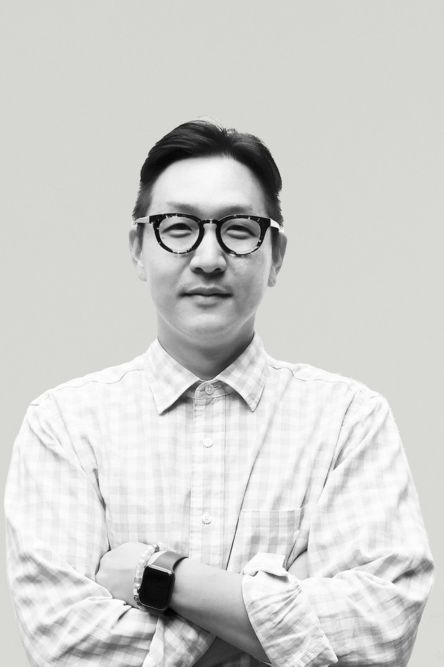 <span style="font-weight:bold;">Elijah Yoon</span><br>Creative Director, LA</span><br><br>WATG</span><br>Syracuse Univ. M. Arch<span class="area">
