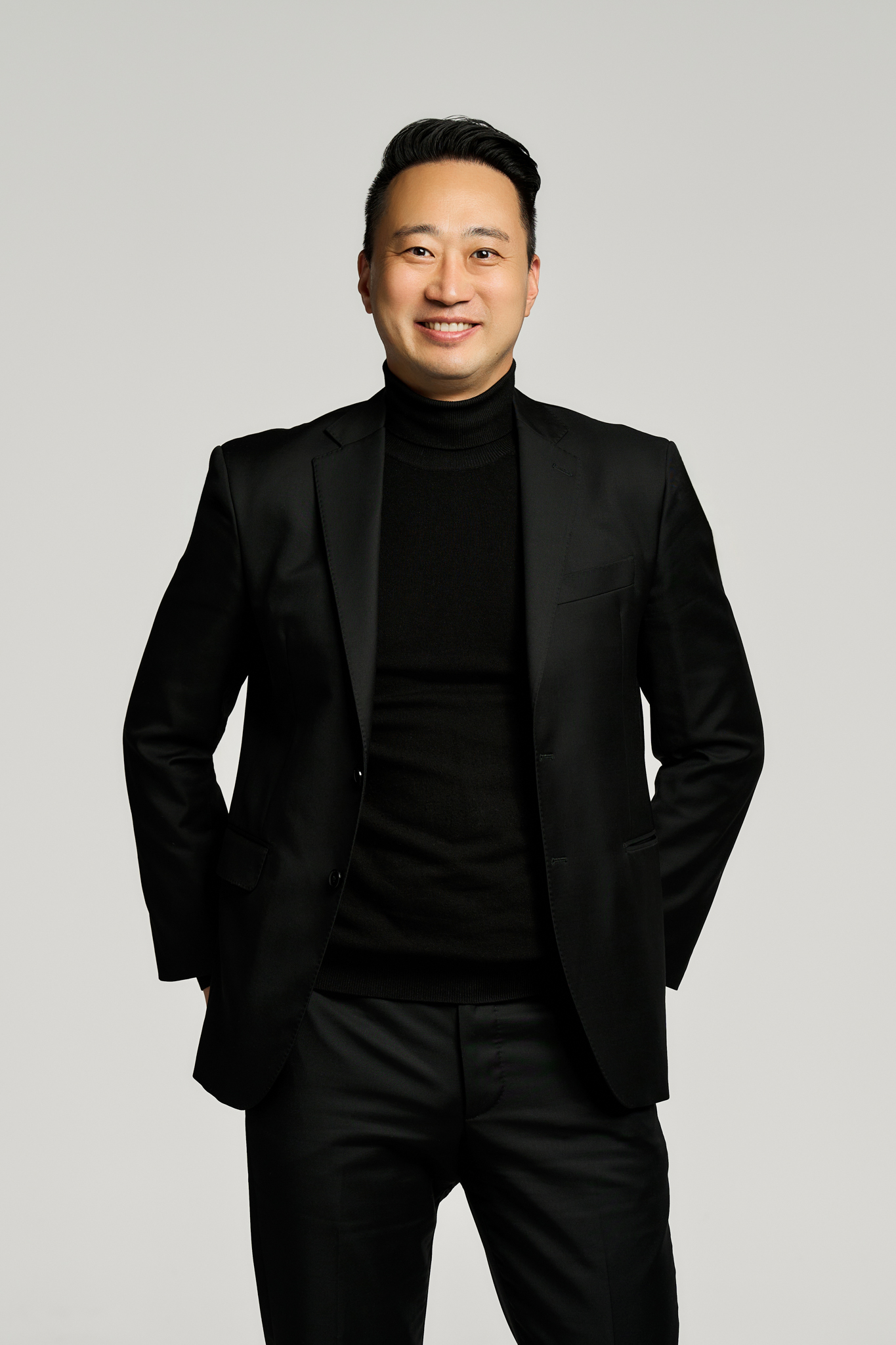 <div style="text-align: left;">     <span style="font-weight:bold; font-size: 14px;">Mike Kang</span><br>     <span style="font-size: 14px;">Project Manager</span><br><br>     <span style="font-size: 12px; line-height: 1.2;">WATG</span><br>     <span style="font-size: 12px; line-height: 1.2;">Southern California Institute of Architecture, M. Arch</span> </div>