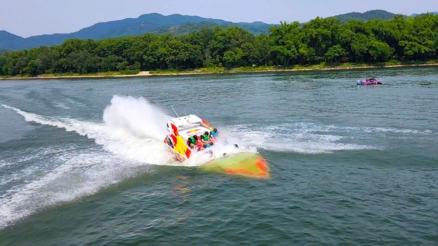 <strong>Jet Boat</strong></h6>