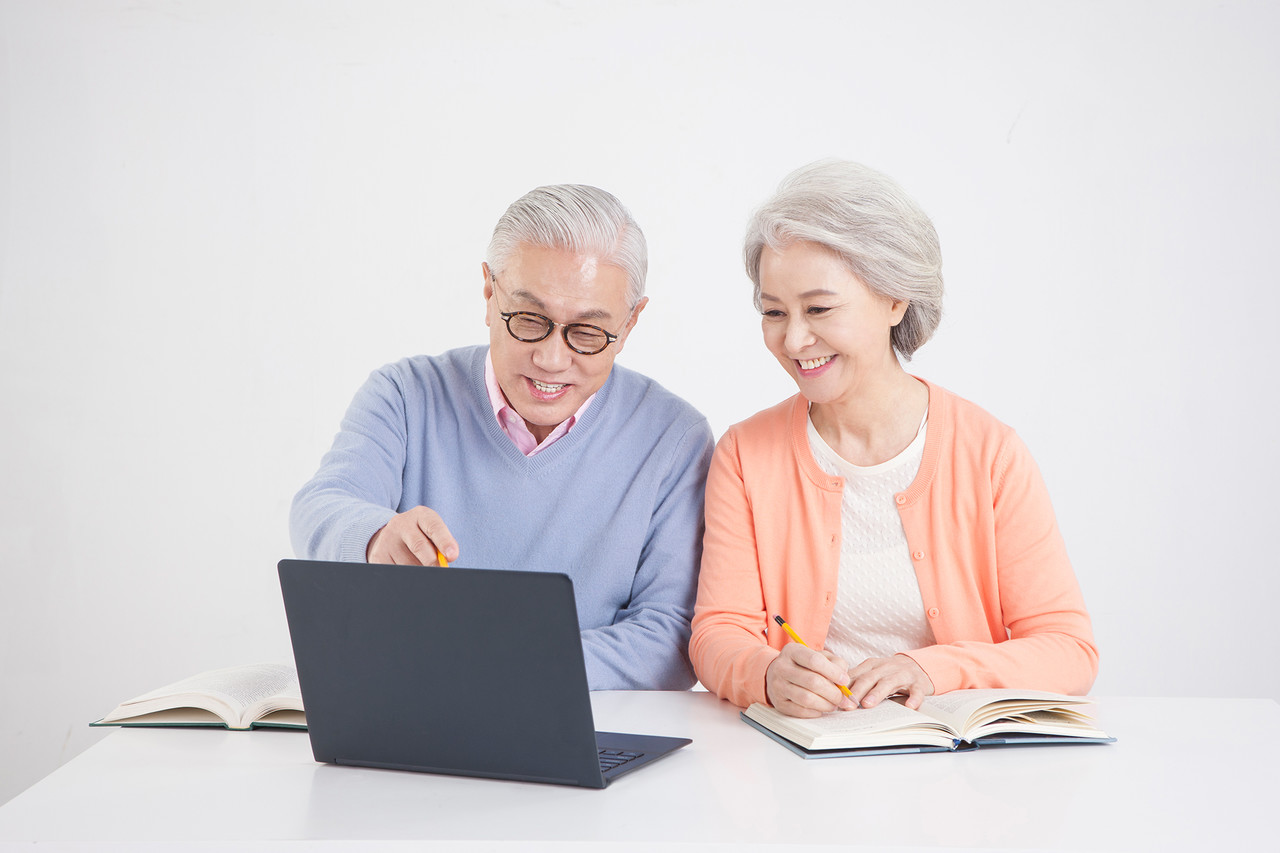 <div class="img_title">평생교육 프로그램 신청</div><div class="sub"></div><div class="view">View more</div>