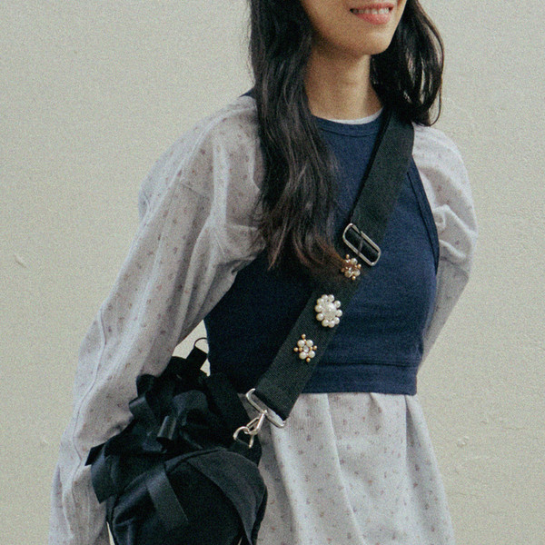 Pearl Stud Ribbon Bag_Black : HOKUSPOKUS (호쿠스포쿠스)