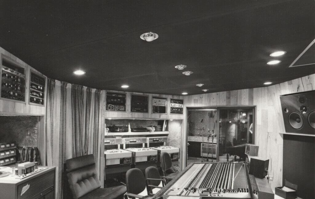 <h2 style="color: #C0B7A9;"><strong>HERITAGE</strong></h2> <h4><br></h4>