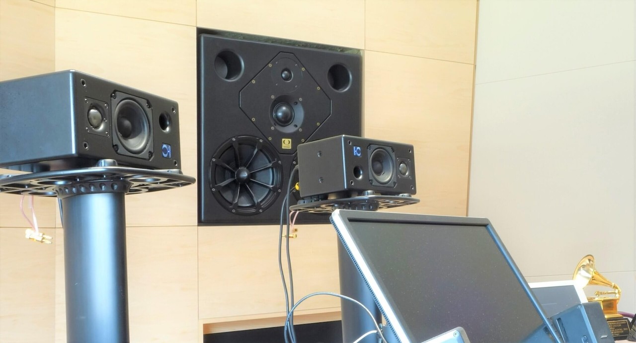 <h2 style="color: #C0B7A9;"><strong>MONITOR</strong></h2>  <h4><br></h4>