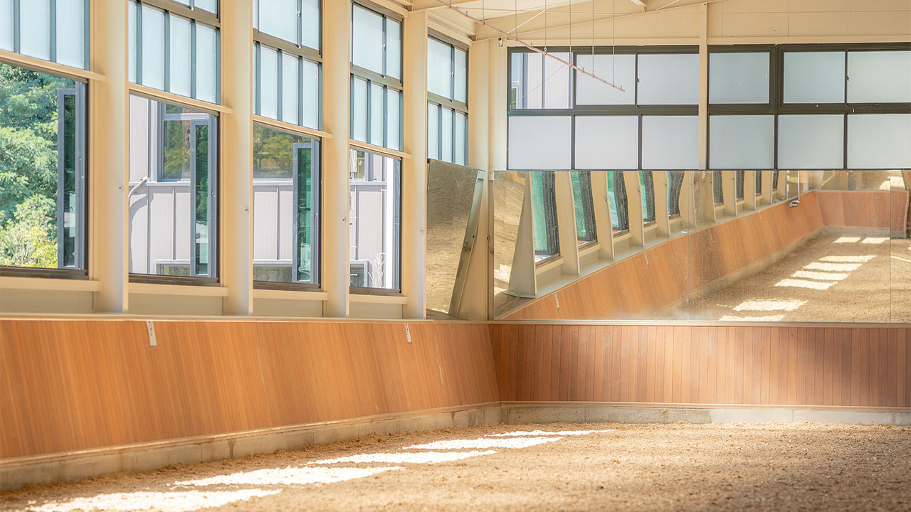 <h4><strong><span style="color: rgb(255, 255, 255);">시설 미리 둘러보기</span></strong></h4><br><br>자세히 보기 ❯