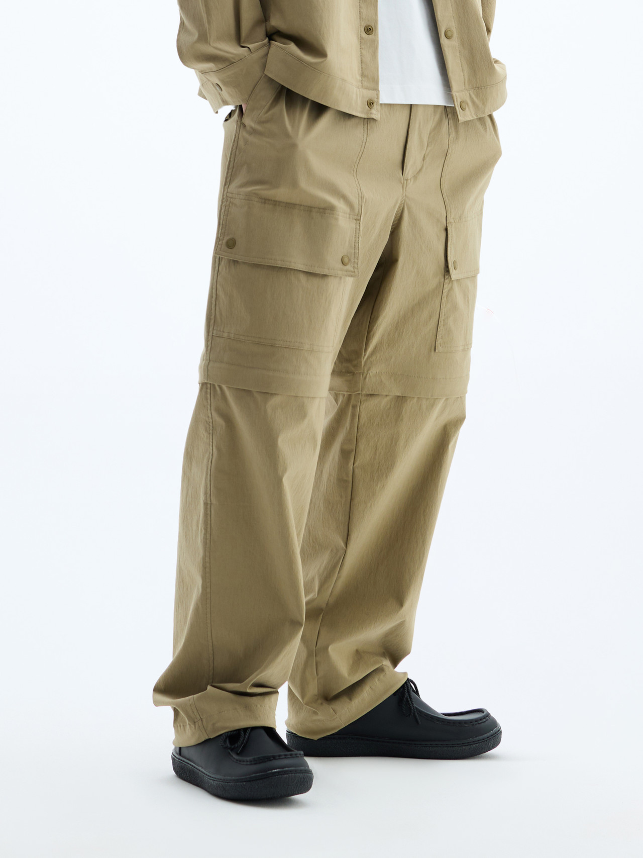 <span style="font-size: 24px;">Pants </span></span></p>