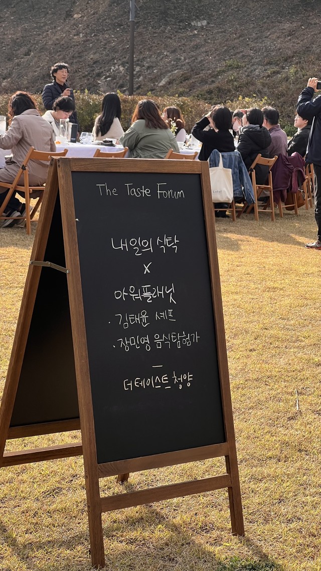 <p style="text-align:left; font-size:16px; margin-top:26px;">WHITE PLATES<br><span style="color:#666;">₩ 50,000</span></p>