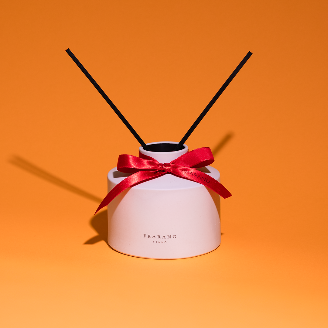 프라랑 (Diffuser, 디퓨저) Daniel, 다니엘  TYPE : Amber Vanilla TOP NOTE : Ginger, Cinnamon MIDDLE NOTE : Oakwood, Tonka, Rose BASE NOTE : Amber, Vanila, Sandalwood