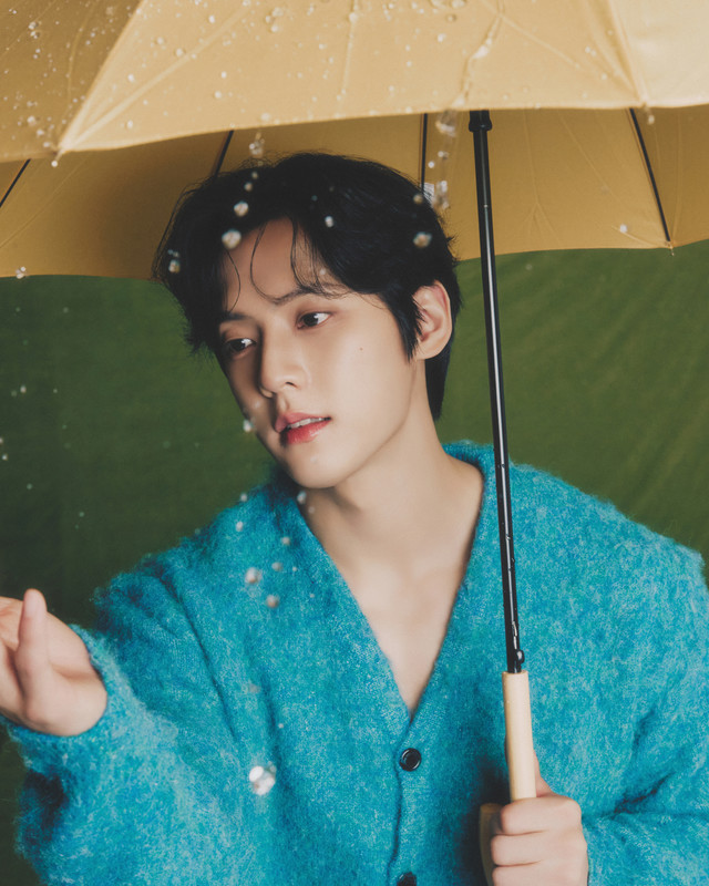 <span class="barlow bold" style="letter-spacing:-0.02em;">LEE MINHYUK</span>