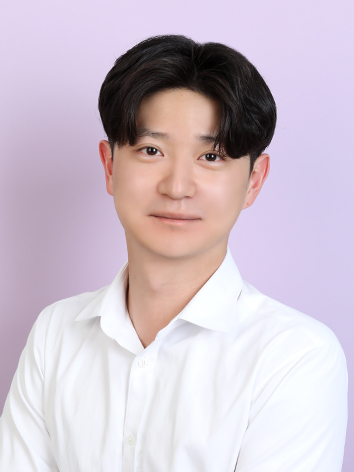 <br><span style="color: rgb(147, 115, 174);"><strong><span style="font-size: 16px;">수학에 자신감을 더하다!</span></strong></span><br><strong><span style="font-size: 18px;">김동준</span></strong> | 라엘수학학원 중고등부<br>고등 수업 만족도 1위<br>내신대비 전원 점수 상승<br>DGIST "신길 수업만족도 1위"</p>