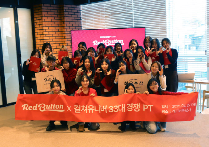 <strong>산학협력</strong> <br> 기업이 제시한 주제에 맞춰,<br>마케팅 실무 프로젝트를 제안해보는 시간