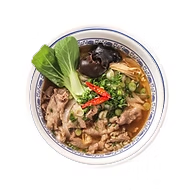 <strong><span class="phobo-title">매운 차돌 쌀국수</span></strong><br>하노이 현지에서 전수 받은 진한 육수에<br>부드러운 차돌박이와 홍호아만의 특별한<br>매운 양념을 더한 중독성 강한 매운 쌀국수