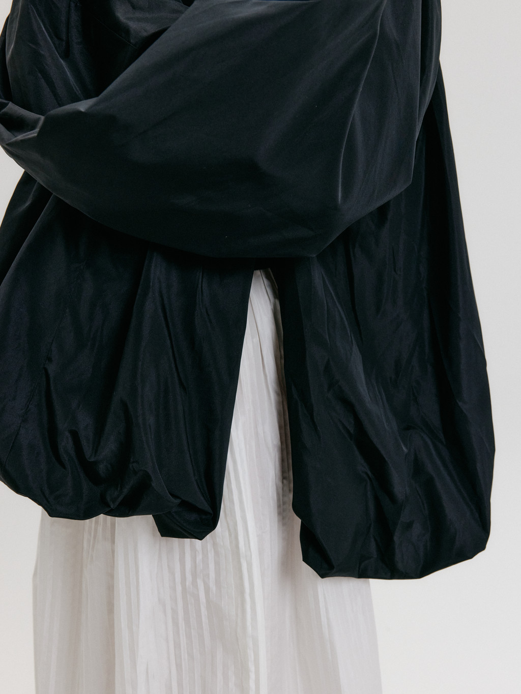[EENK] Shirred Volume Jumper / 追跡付 Shirred Volume Jumper - Black : EENK SHOP