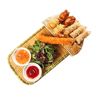 <strong><span class="phobo-title">모둠튀김 小</span></strong><br>짜조 1pcs, 왕새우 1pcs, 감자말이 2pcs,<br>꽃게네트 3pcs, 치킨봉 2pcs