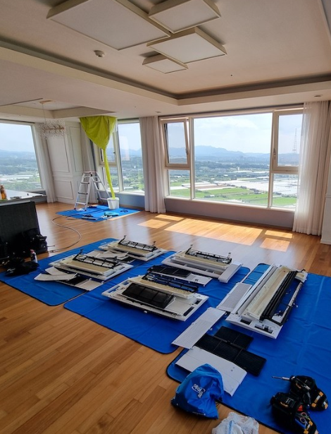 <p style="text-align:left; font-size:16px; margin-top:26px;">천장형 에어컨 전문세척<br><span style="color:#666;">₩ 100,000 ~ </span></p>