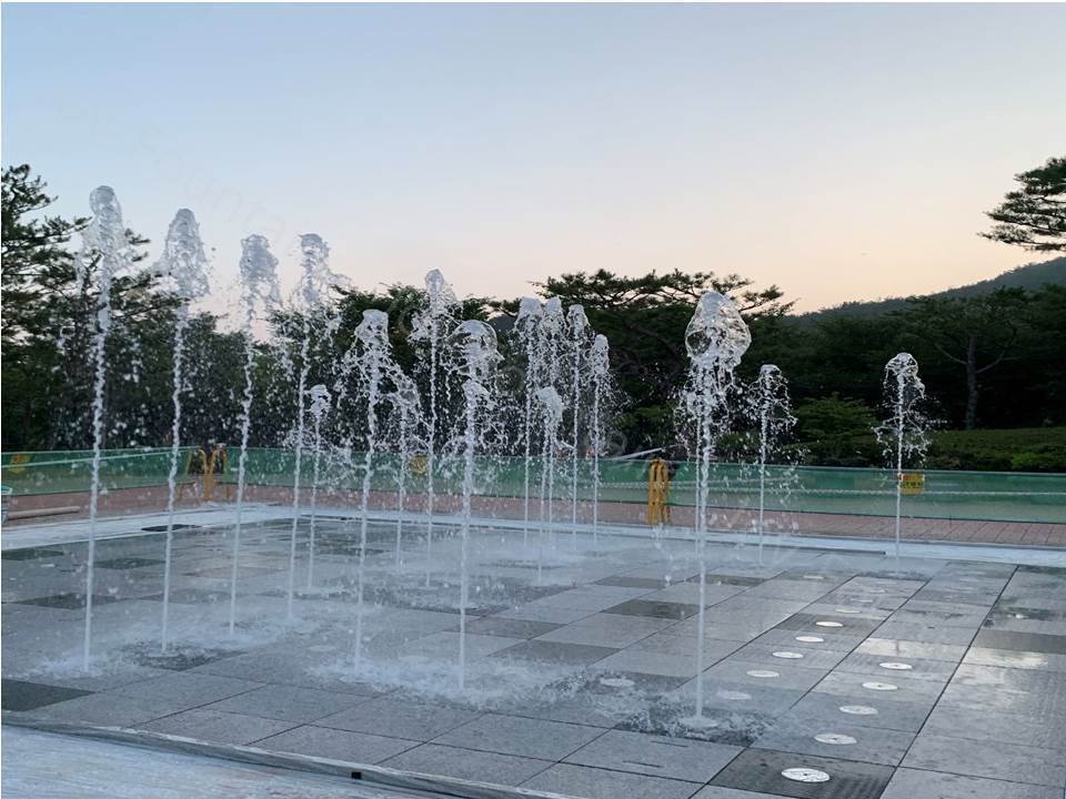 기존 분수대 철거 및 일체형 노즐 및
안개노즐 적용