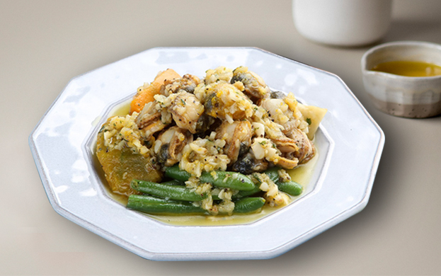 <p style = "margin-top : 20px; color: #000; text-align: center; font-family: Pretendard; font-size: 24px; font-style: normal; font-weight: 500; line-height: 180%; /* 43.2px */ letter-spacing: -1.2px;">해물 어묵탕</p>