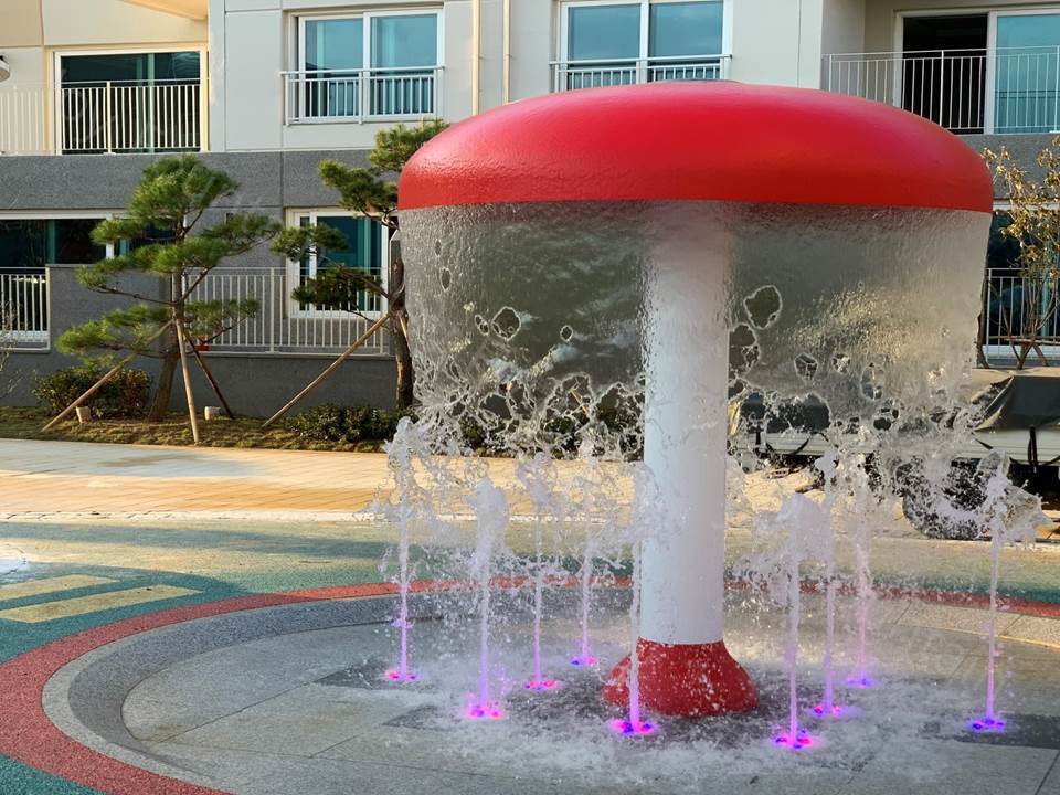 바닥분수와 물놀이시설의 만남