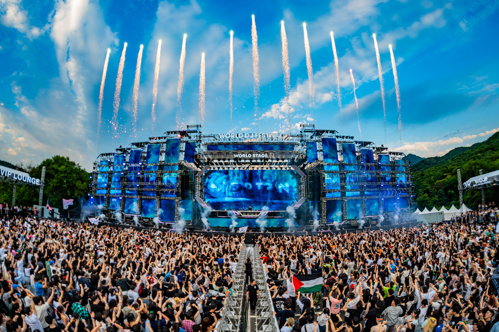<p style="line-height: 0.9; padding-top: 20px;"><span style=" font-family: Pretendard; padding: 60px 0px 0px 20px;"><b>2024 World DJ Festival</b> <br><span style=" font-family: Pretendard; padding: 60px 0px 0px 20px; font-size: 16px; margin-bottom: 60px;">After movie</span></p>