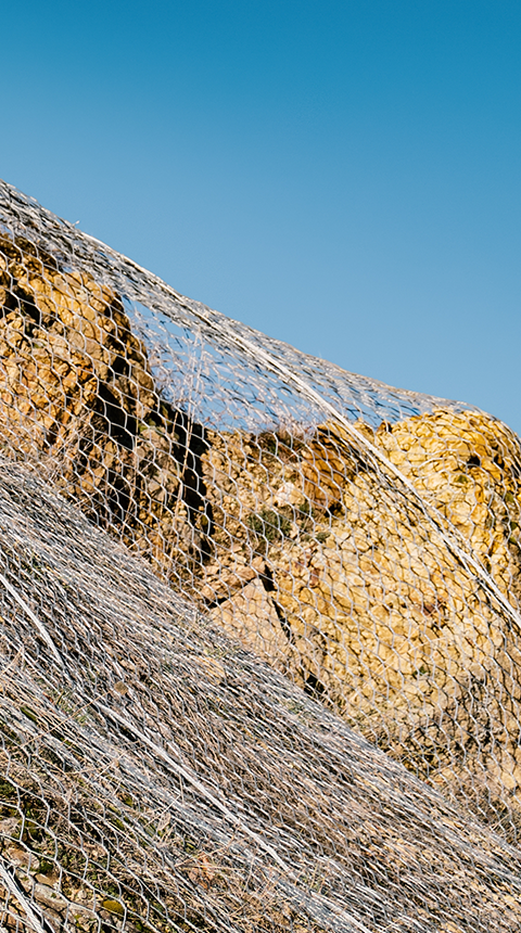 <div style="padding:20px 30px;">  	<p><span><strong>시공 분야 03</strong></span></p>  	<h6 style="margin-top:-5px;"><strong><span style="font-size: 36px;">사면보강</span></strong></h6> </div>