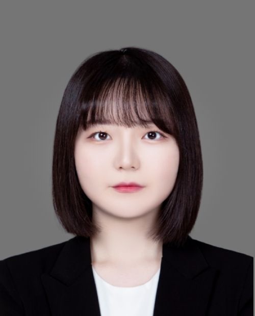 <p style="line-height: 0.3;"> <span style="font-size: 20px;"> HR사업본부 </span></p> <p style="line-height: 0.3;"><hr align="left" style="border: solid 1px white; width:75%"></hr></p> <p style="test-align: left; line-height: 0.3;"> <span style="font-size: 30px;"><strong> 김지연 </strong> <span style="font-size: 20px;"> | 공인노무사 </span></p>