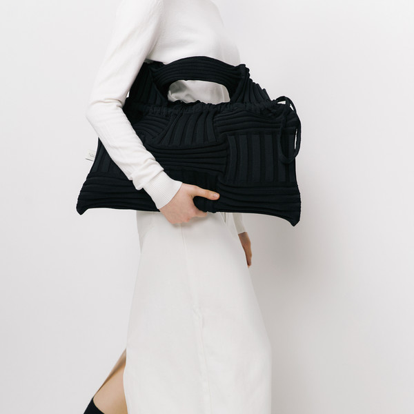 ● PLEATSMAMA ● NEW BIG Bow Bag Big Bow Bag Black : PLEATSMAMA: Sustainable Knit Pleats Bag