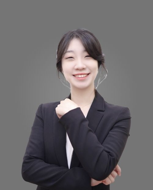 <p style="line-height: 0.3;"> <span style="font-size: 20px;"> 급여자문팀 </span></p> <p style="line-height: 0.3;"><hr align="left" style="border: solid 1px white; width:75%"></hr></p> <p style="test-align: left; line-height: 0.3;"> <span style="font-size: 30px;"><strong> 박현지 </strong> <span style="font-size: 20px;"> | 프로 </span></p>