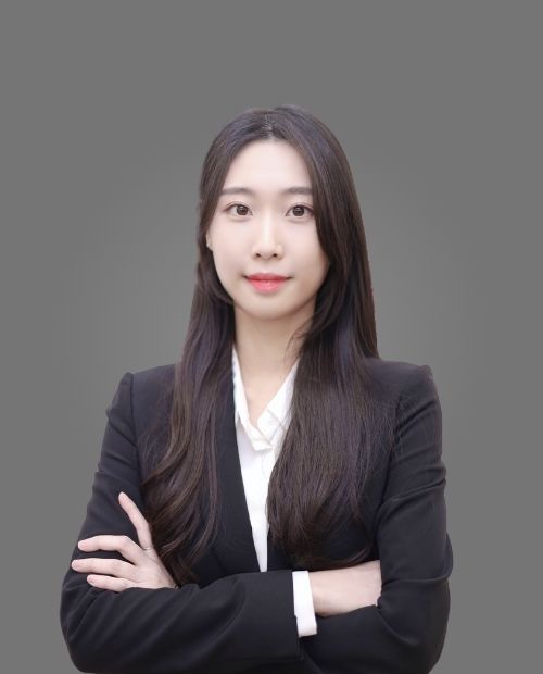 <p style="line-height: 0.3;"> <span style="font-size: 20px;"> 급여자문팀 </span></p> <p style="line-height: 0.3;"><hr align="left" style="border: solid 1px white; width:75%"></hr></p> <p style="test-align: left; line-height: 0.3;"> <span style="font-size: 30px;"><strong> 최지희 </strong> <span style="font-size: 20px;"> | 프로 </span></p>