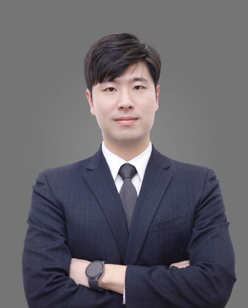 <p style="line-height: 0.3;"> <span style="font-size: 20px;"> HR사업본부 </span></p> <p style="line-height: 0.3;"><hr align="left" style="border: solid 1px white; width:75%"></hr></p> <p style="test-align: left; line-height: 0.3;"> <span style="font-size: 30px;"><strong> 곽대영 </strong> <span style="font-size: 20px;"> | 프로 </span></p>