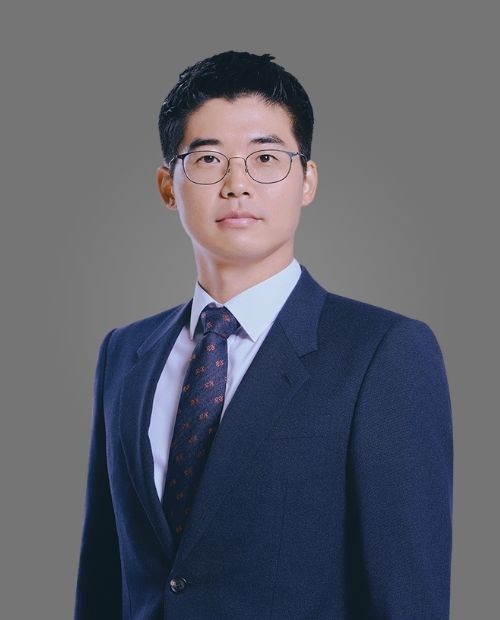 <p style="line-height: 0.3;"> <span style="font-size: 20px;"> 마포지사장 </span></p> <p style="line-height: 0.3;"><hr align="left" style="border: solid 1px white; width:75%"></hr></p> <p style="test-align: left; line-height: 0.3;"> <span style="font-size: 30px;"><strong> 박진엽 </strong> <span style="font-size: 20px;"> | 공인노무사 </span></p>