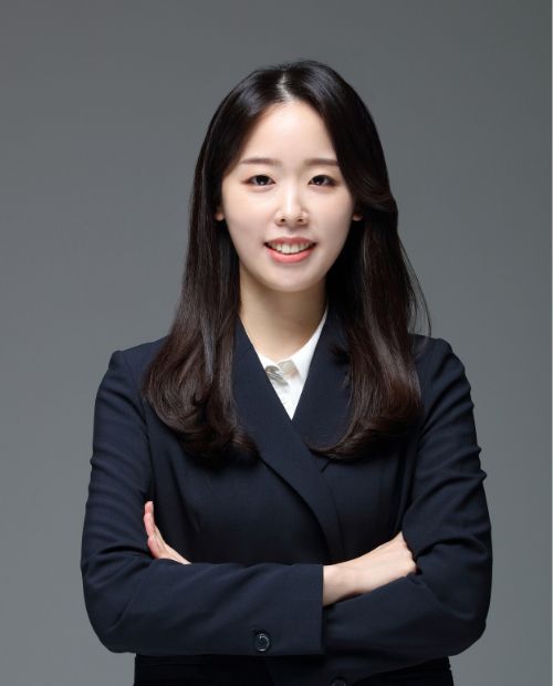 <p style="line-height: 0.3;"> <span style="font-size: 20px;"> 마케팅 </span></p> <p style="line-height: 0.3;"><hr align="left" style="border: solid 1px white; width:90%"></hr></p> <p style="test-align: left; line-height: 0.3;"> <span style="font-size: 30px;"><strong> 한소희 </strong> <span style="font-size: 20px;"> | 스탭 </span></p>