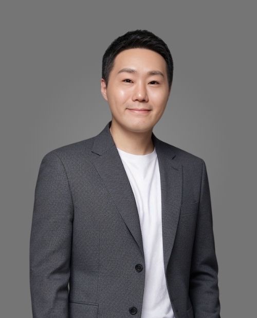 <p style="line-height: 0.3;"> <span style="font-size: 20px;"> 세무&법률 </span></p> <p style="line-height: 0.3;"><hr align="left" style="border: solid 1px white; width:90%"></hr></p> <p style="test-align: left; line-height: 0.3;"> <span style="font-size: 30px;"><strong> 박진우 </strong> <span style="font-size: 20px;"> | 세무사 · 변호사 </span></p>