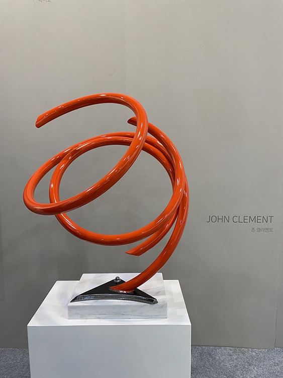 존 클레멘트 Pandora, 2021, Painted Steel, 89x69x56cm