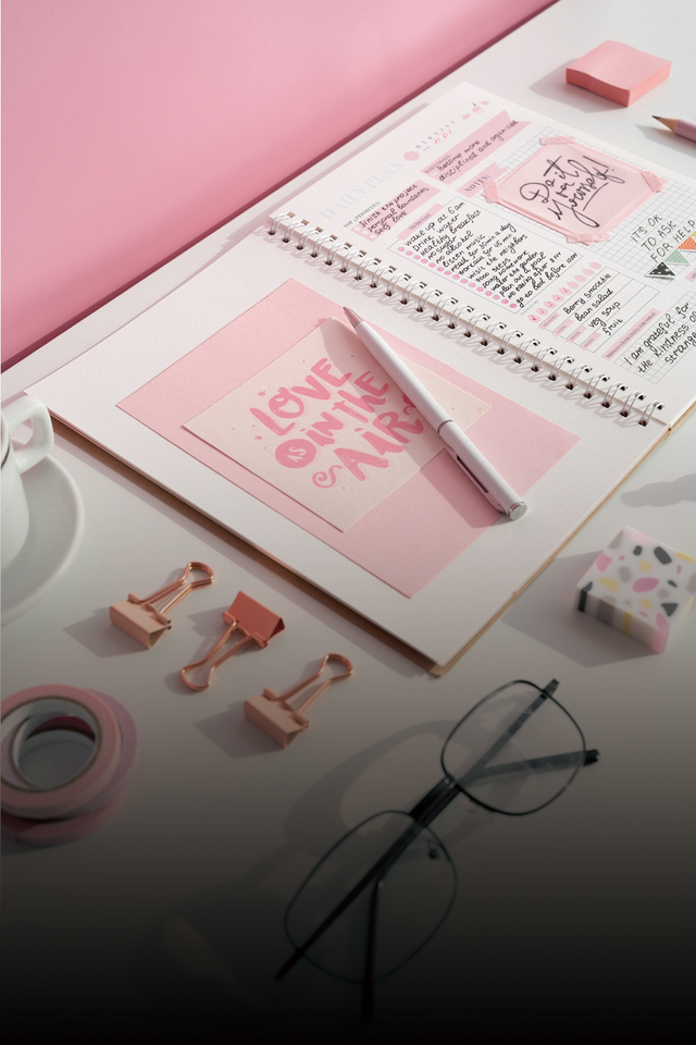 <p><span style="font-size: 22px;"><strong><span style="letter-spacing: -1px;">IP 사업 및 굿즈 개발</span></strong></span></p>  <p><span style="font-size: 16px; letter-spacing: -1px;">크리에이터만의 브랜드 및 상품 기획 지원</span></p>