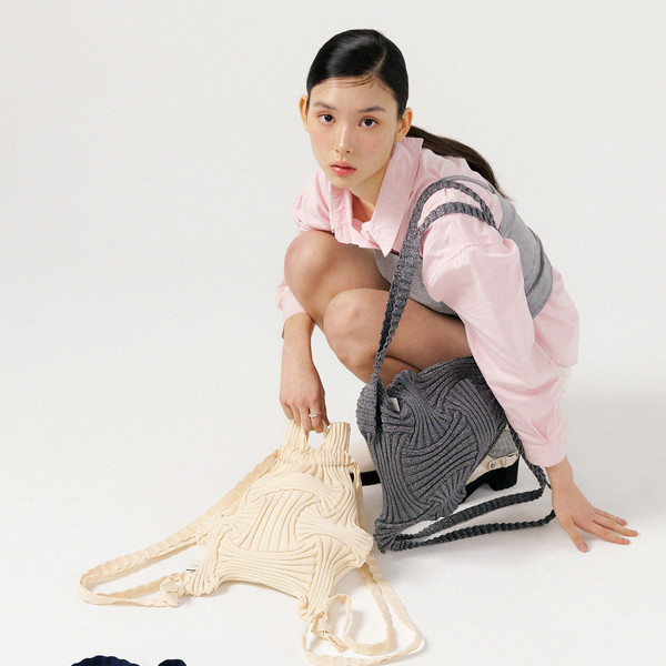 PLEATS MAMA 正規品関税込み MINI BOW BACKPACK GREY Bow BackPack Grey : PLEATSMAMA: Sustainable Knit Pleats Bag