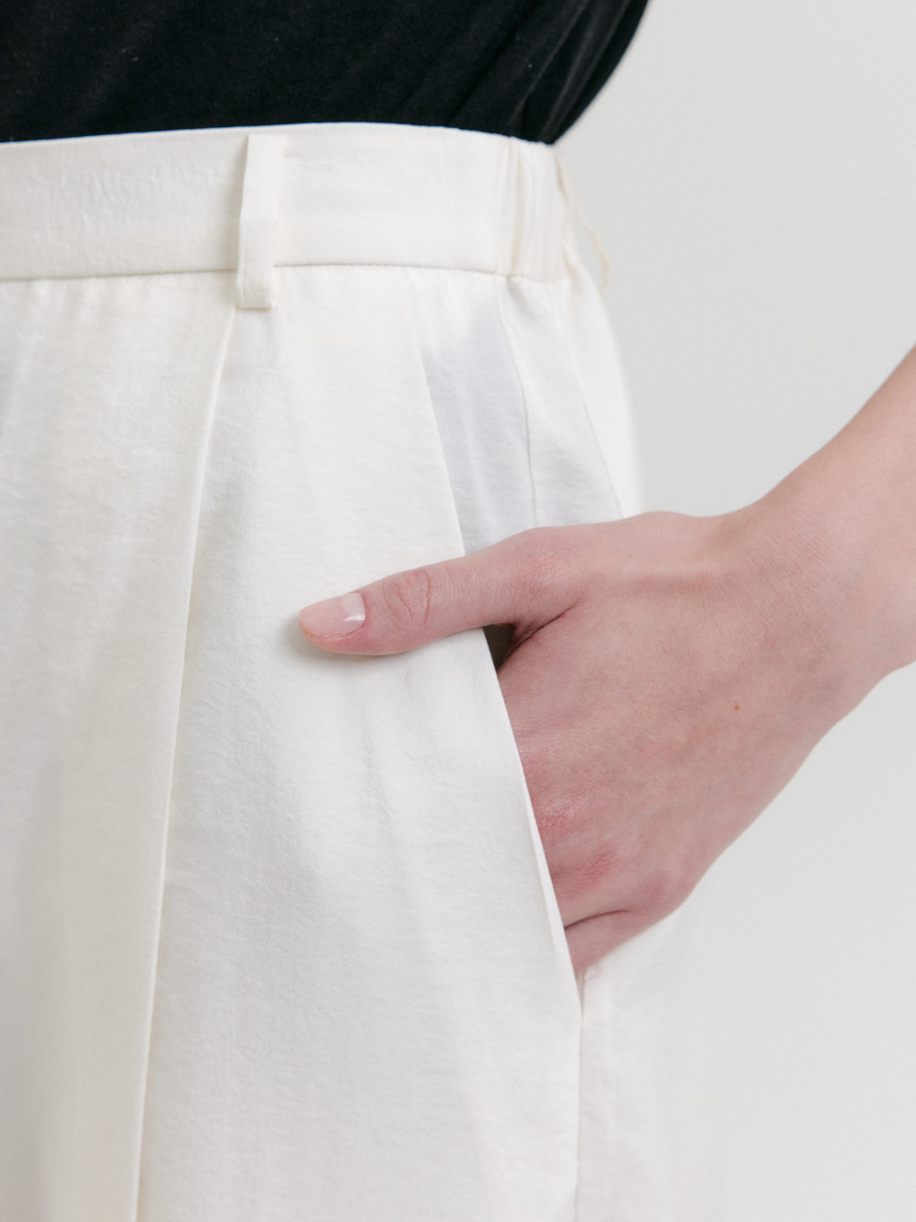 Belted Tuck Pants - Ivory : EENK SHOP
