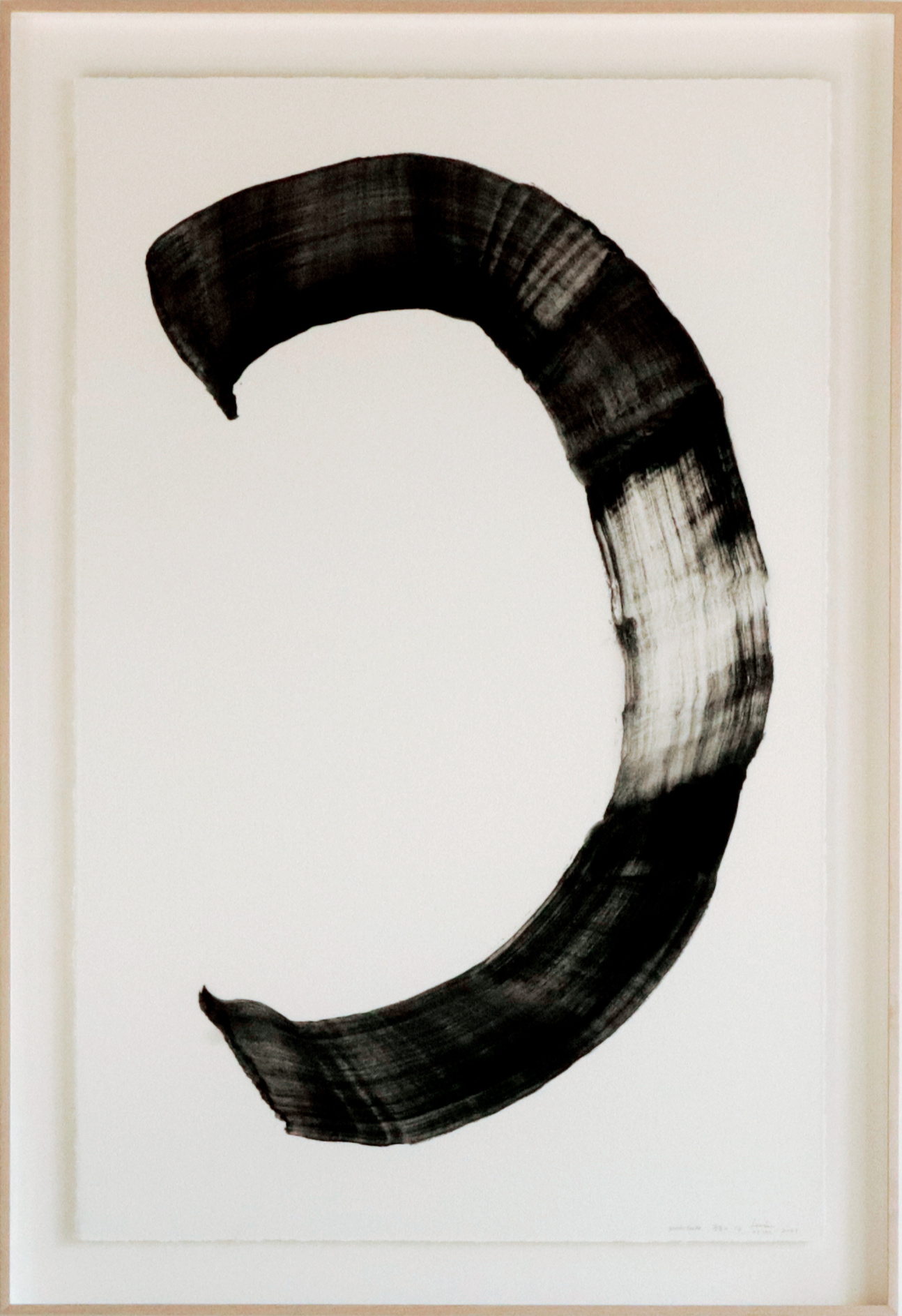 <br><b style="font-size:20px;">이배 / brushstroke 4-84 </b><br>102 x 66 cm <br>charcoal ink on paper <br>2021